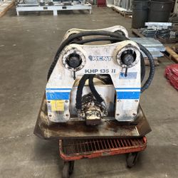  Compactor vibrating