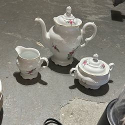 Vtg ROYAL KENT Poland "RKT3" TEA POT CREAMER & SUGAR Floral, Extra Blue Flowers