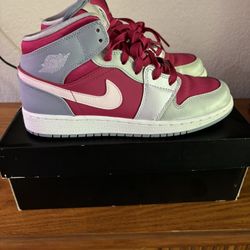 Jordan 1 Mid