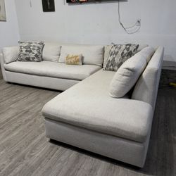 West Elm Sectional Couch 🛋️- free Delivery 