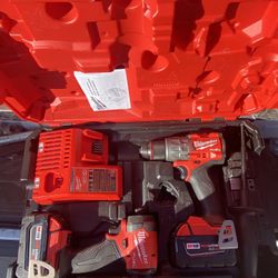 New Milwaukee Drill Set 