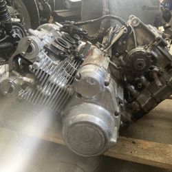 Suzuki GS550L Engine