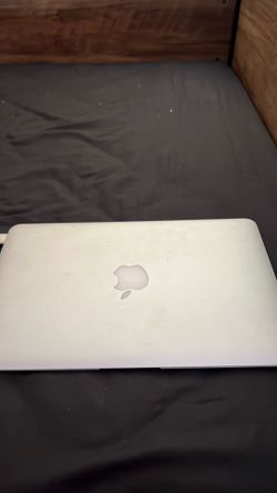 Apple MacBook Air 11-inch Early 2015 (Model A1465).
