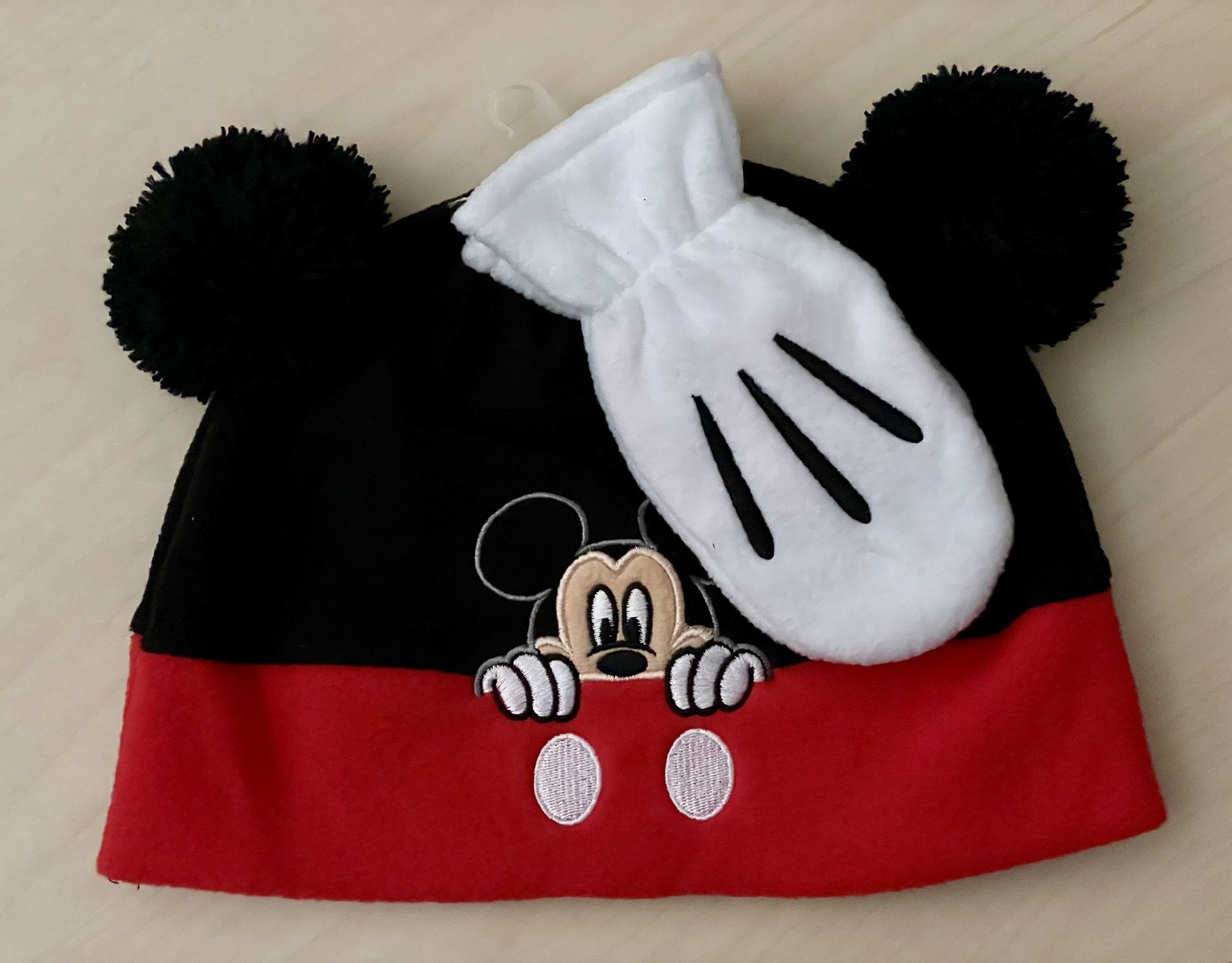 Disney- New Mickey Mouse Beanie With Glove Set Toddler Size