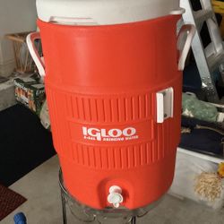 8 Gallon Igloo Cooler