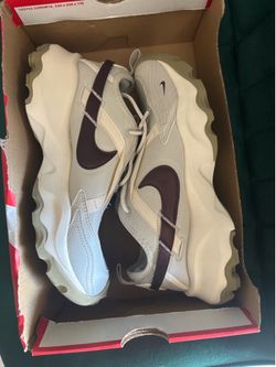 Woman’s size 9 Nike