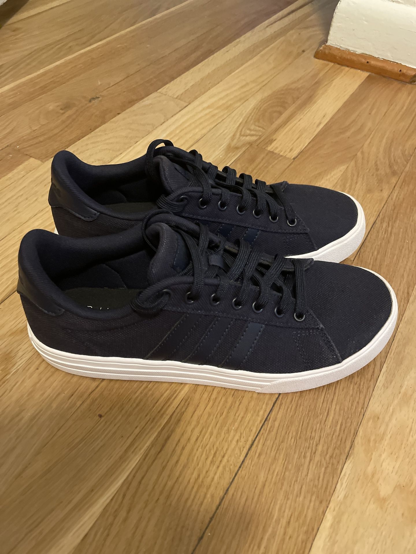 Teoría establecida Puntualidad Pertenecer a Mens Adidas Ortholite Float tennis sneakers navy blue Size 8 for Sale in  Joint Base Lewis-mcchord, WA - OfferUp