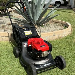 HondaHRC 216  hydrostatic transmission Commercial Lawn Mower