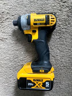 DeWalt 20V Max cordless impact Driver with 5Ah Battery