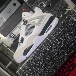 Sneakers 👟 Size 8.5 And 11