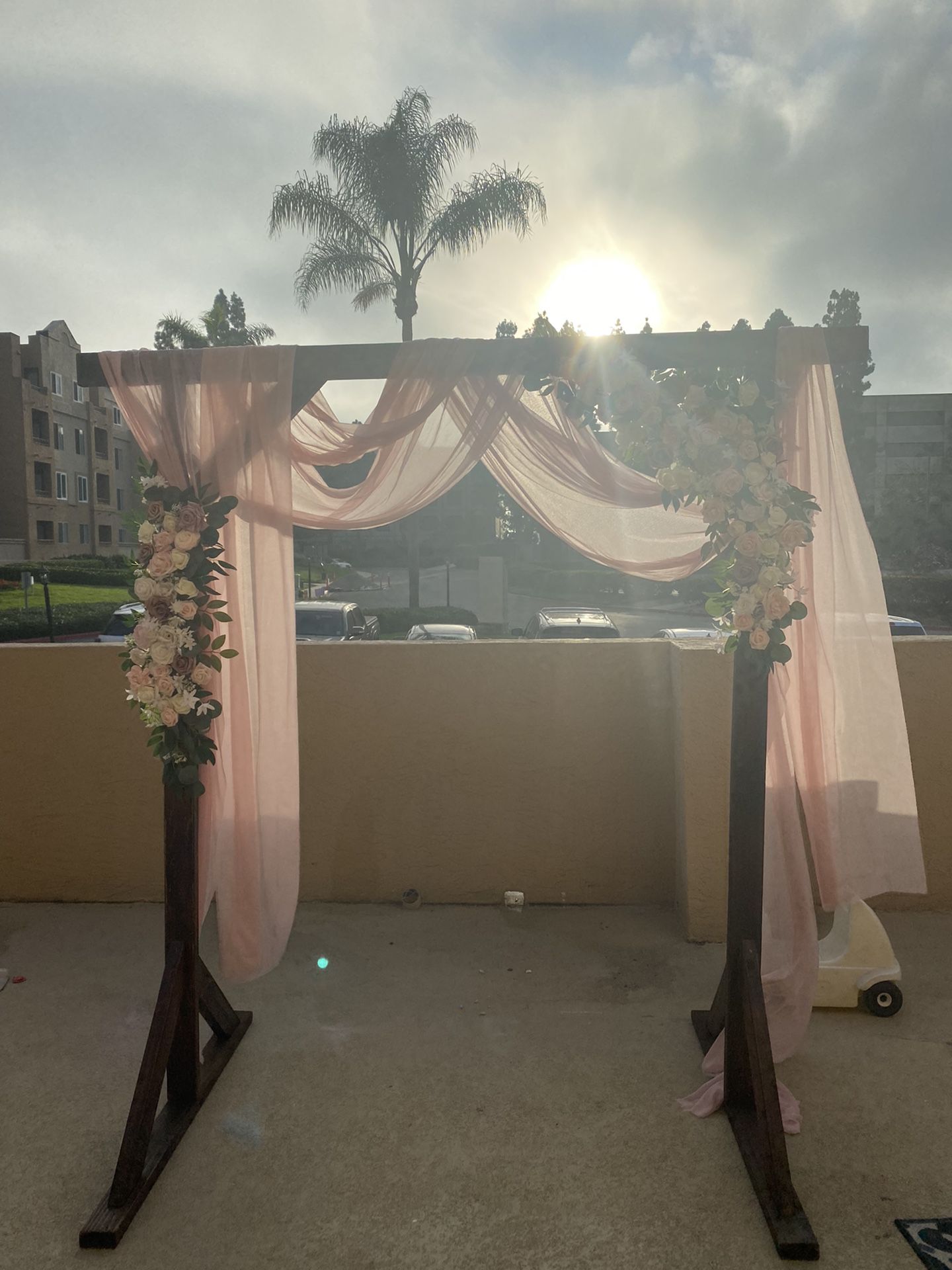 Wedding arch And Flowers 