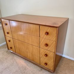 Mid Century Modern NORTHERN Furniture Company 4 Drawer Dresser Bakelite Pulls