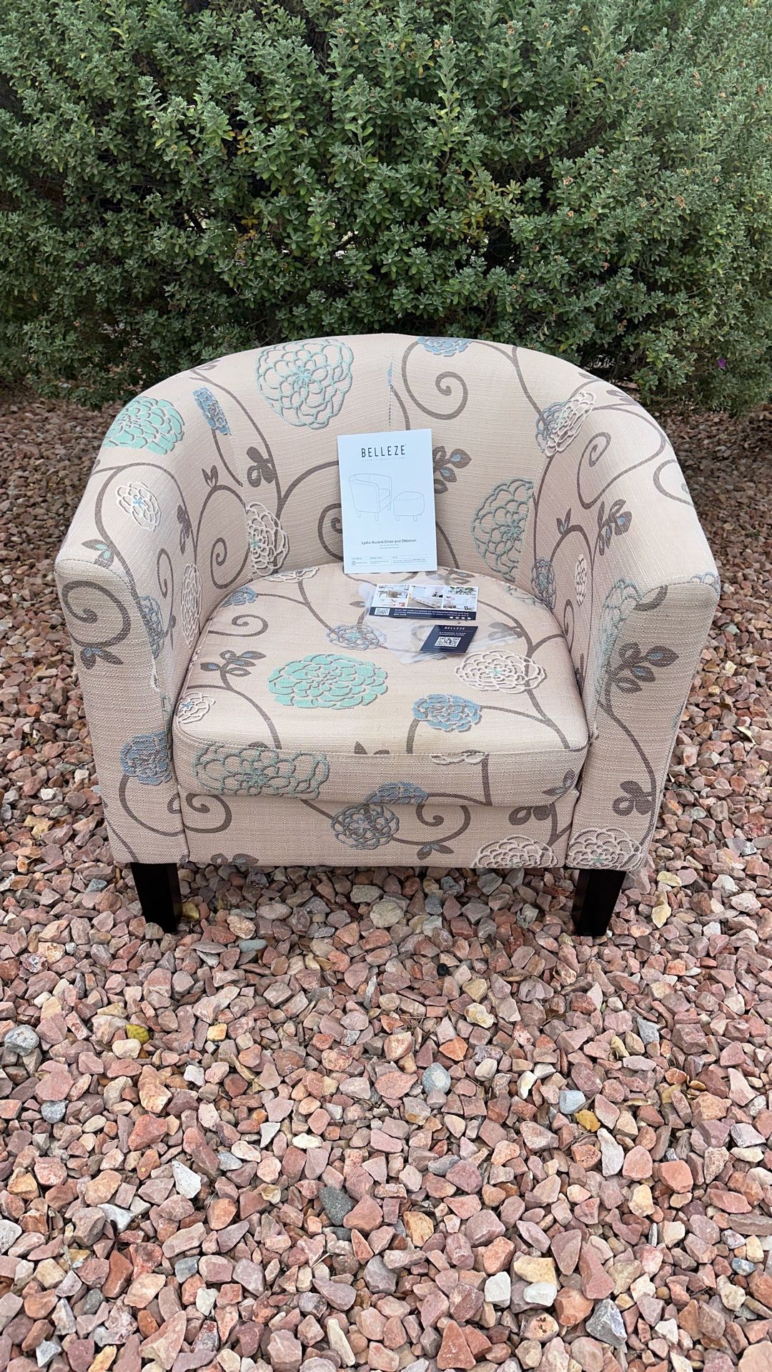 BELLEZE Lydia accent Chair- Used In Excellent Condition