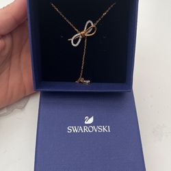 Swarovski Pendant Flower Necklace Gold