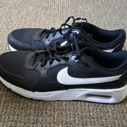 Women 9.5 Nike