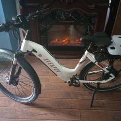 Aventon Level 2  E-bike 2 Weeks Old