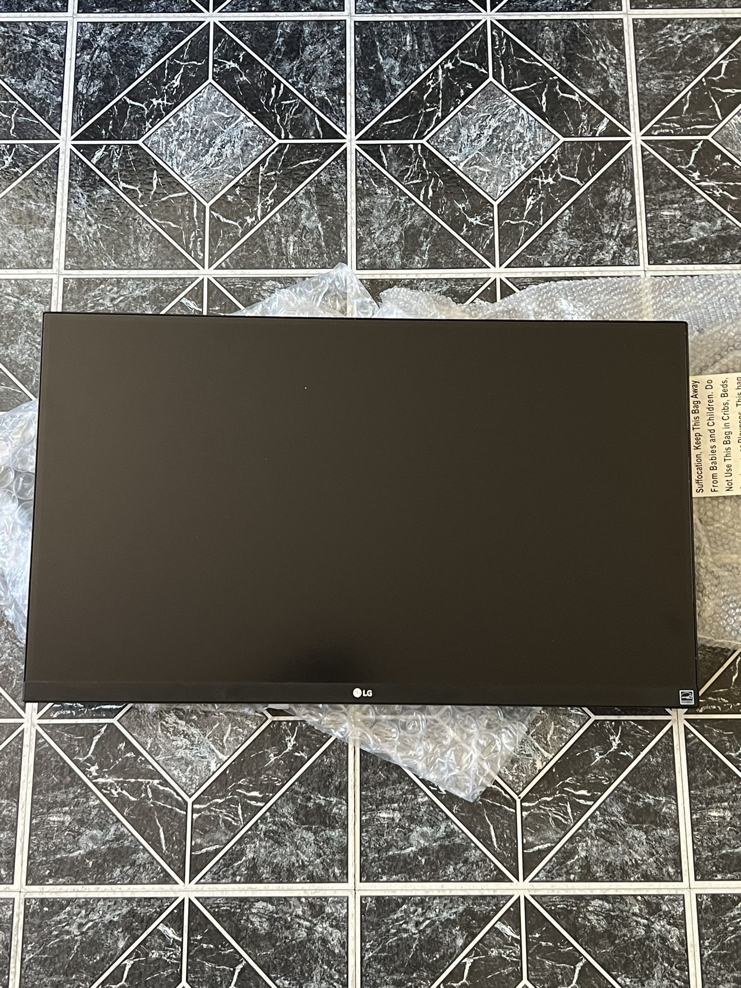 LG 27 4K UK850 USB-C Monitor