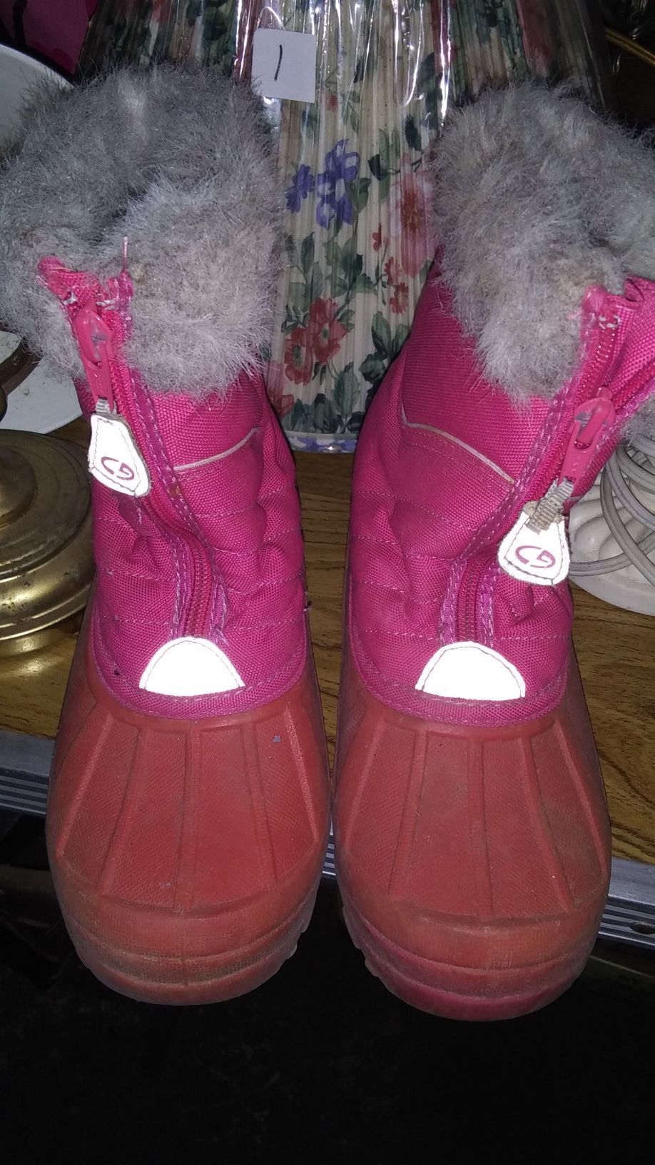Girl's boots -size 1