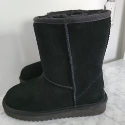 New Uggs Size 5 