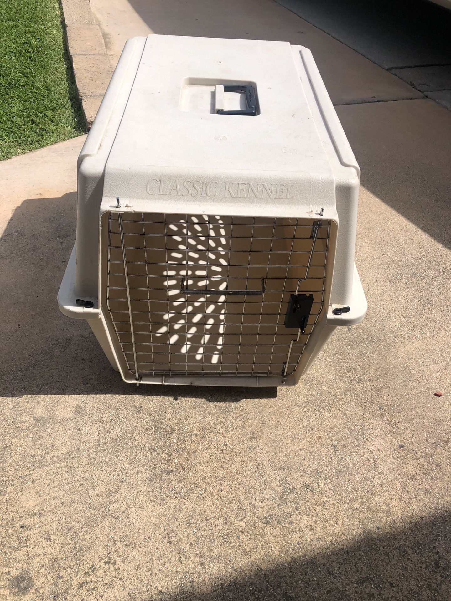 Large Plastic Dog Kennel/crate 
