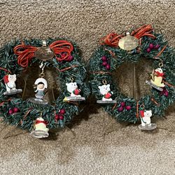 Little Frosty Friends Wreath 1990 Hallmark 2 MINI Display W/ Ornaments & stand
