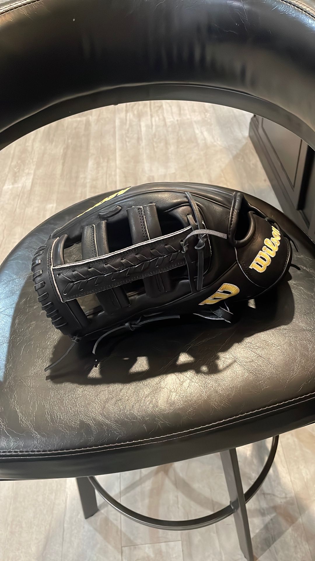 A2000 1810 12.75” Outfield Baseball Glove
