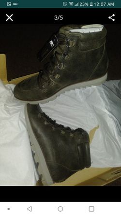 Womans boots size 8.5....new