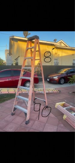 Excellent condition, 8 feet and more sizes available fiberglass ladders 🪜