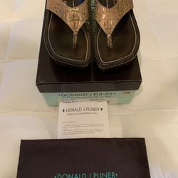 Donald J Pliner “Sassy” Wedge Thong Sandal Sz 6.5