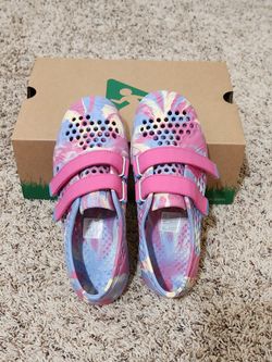 PLAE Youth Girls Shoes Size 4 - Water Shoes

