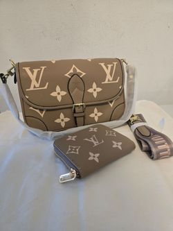 Matching Lv Set With Strap