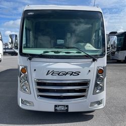 2022 Thor VEGAS 24.1 , Like NEW, 8400 Miles