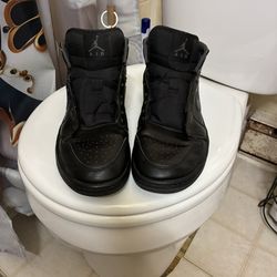 Air Jordan 1 All Black Mids