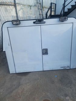 A.R.E truck cap