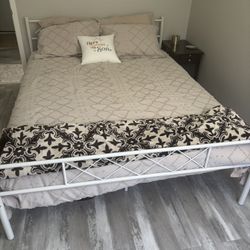 White Metal Queen Bed Frame And Matress