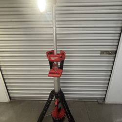 M18 18-Volt Lithium-Ion Cordless Rocket Dual Power Tower Light (Tool-Only)