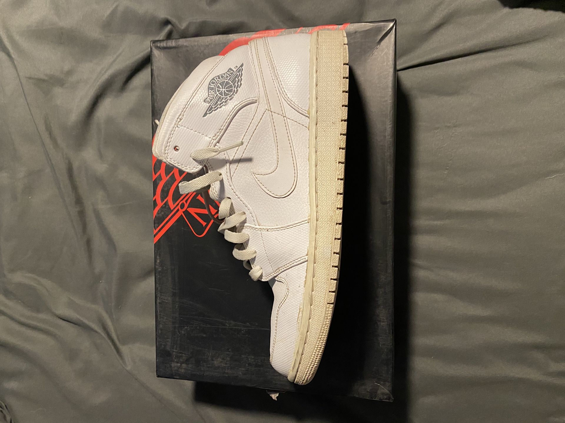 Air jordan Mid triple white size 10 $50