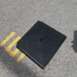 PS4 slim 1TB
