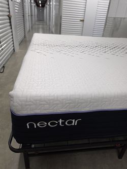 Nectar Luxe Hybrid Colchón, King, Como Nuevo, Perfectas Condiciones