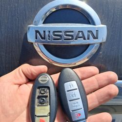 Car Keys And Remotes  / Llaves De Carro Y Controlles 