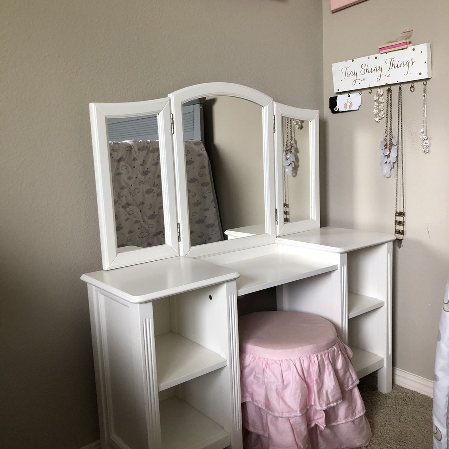 Pottery barn little girl vanity sale