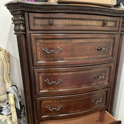 Wooden Vertical Dresser With 5 Drawers 
