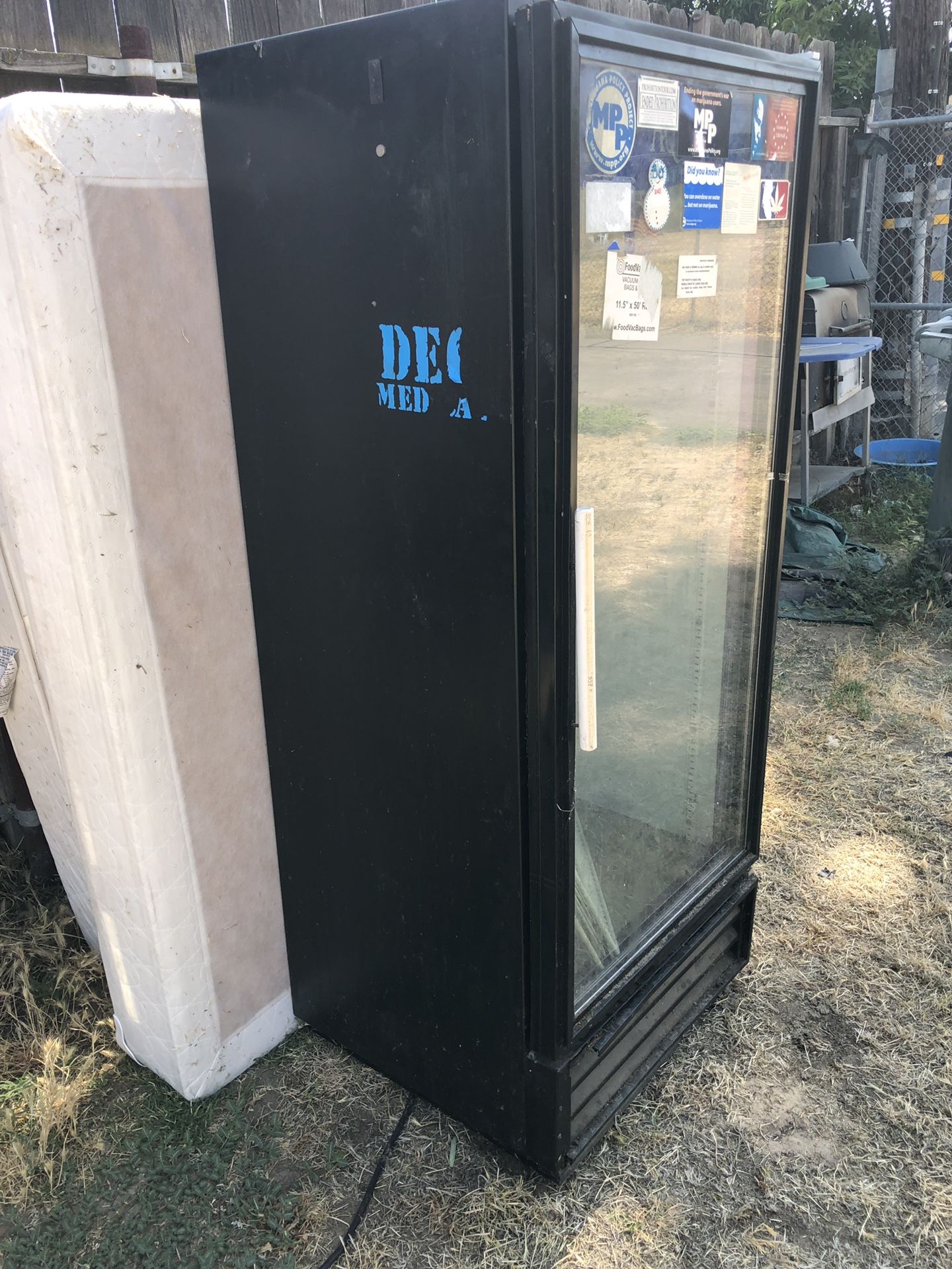 GDM12 Pepsi refrigerator for Sale in Bakersfield, CA OfferUp