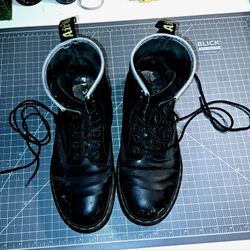 Dr Martens Standard Black Leather Boots Men's Sz 8