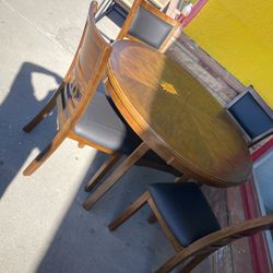 Brown Table With 4 Chairs 
