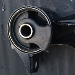 Automotive Parts And Accessories  Motor Mount Honda