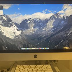 Lightly Used, 27” 2020 Intel I7 Retina 5K iMac For Sale