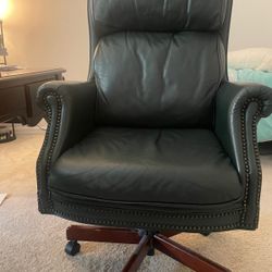 Scranton & Co Traditional Judge's Style Swivel Office Chair