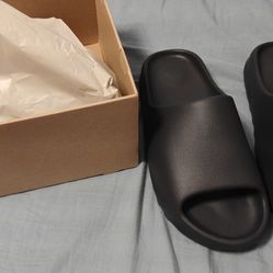 Adidas Yeezy Slide Onyx Size 10 New in Box