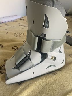 AirSelect Walking boot cast